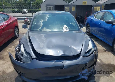 2019 Tesla Model 3 Long Range/Mid Range/Standard Range/Standard Range Plus z USA, uszkodzony, nr VIN 5YJ3E1EA5KF410898